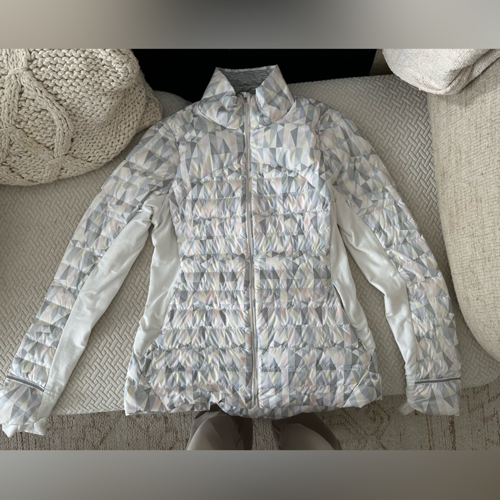 Lululemon puffer jacket with thumb holders